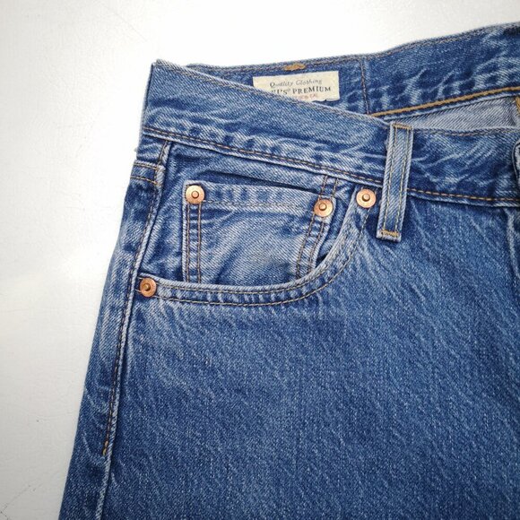 Levi's 501 Men's Size 30/30 Medium Wash Button Front Closure Blue Jeans - Picture 9 of 12
